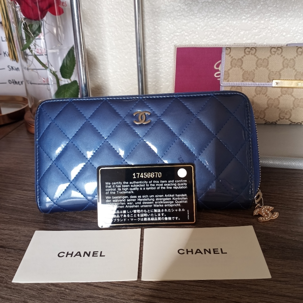 RARE! Deep Blue CHANEL quilted Zippy wallet